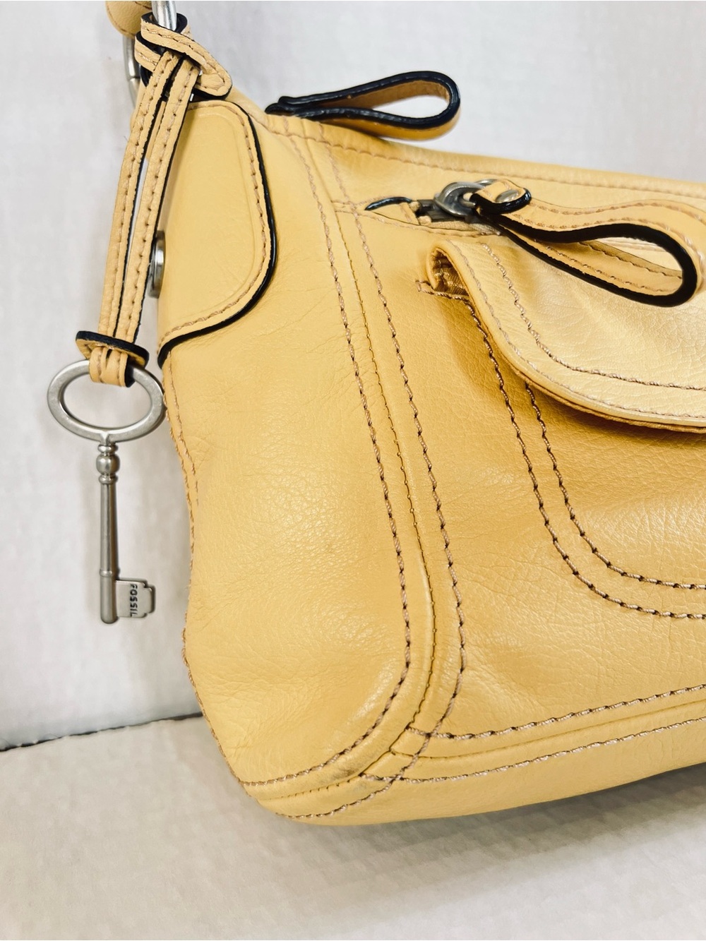 Fossil VTG Long Live Vintage 1954 Pale Yellow Leather Baguette Shoulder Bag - Picture 4 of 15